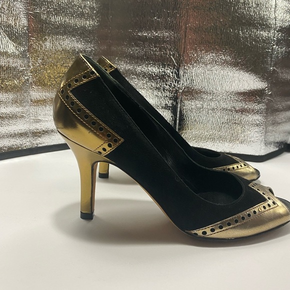 Gucci Black and Gold Heels with Peep Toe Design - Picture 1 of 9